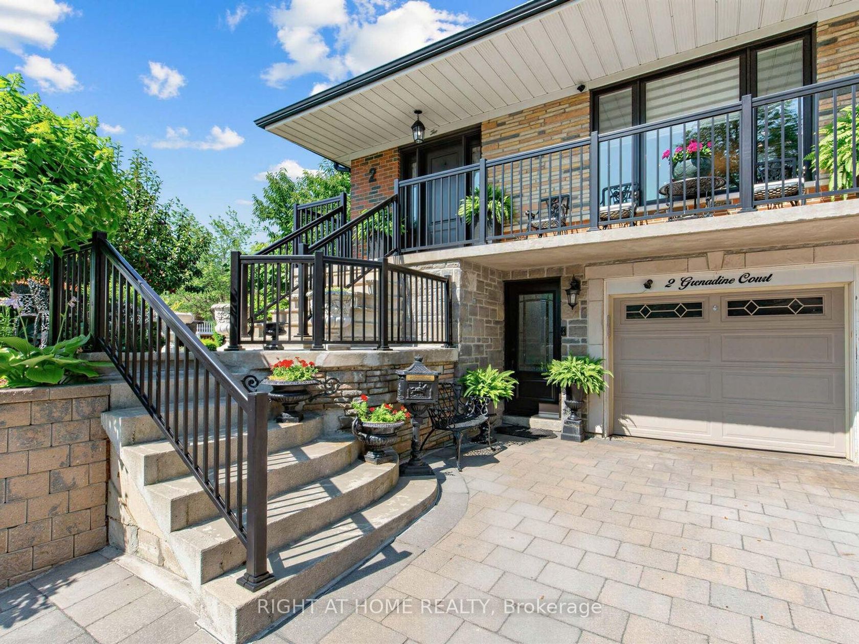 2 Grenadine Court, Humber Summit, Toronto photo 2