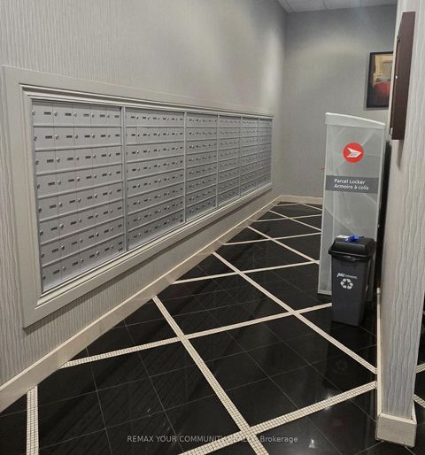 Photo 2 at 413 - 2737 Keele Street, CFB, Toronto