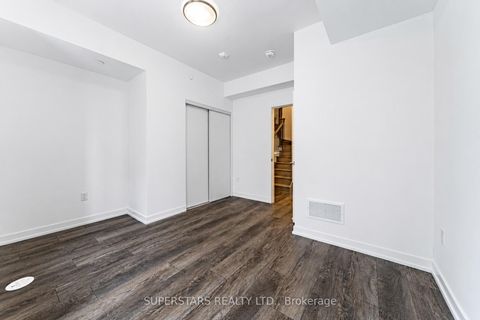 Photo 8 at 14 - 3069 Pharmacy Avenue, L'Amoreaux, Toronto