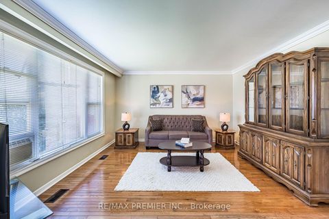 Photo 3 at 5 Valois Court, Beaumonde Heights, Toronto