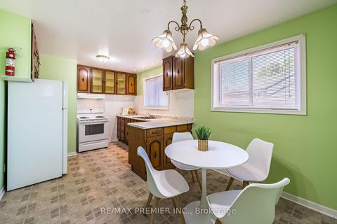 Photo 5 at 5 Valois Court, Beaumonde Heights, Toronto