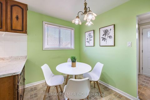 Photo 6 at 5 Valois Court, Beaumonde Heights, Toronto