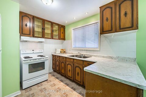 Photo 7 at 5 Valois Court, Beaumonde Heights, Toronto