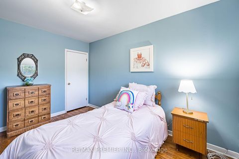Photo 11 at 5 Valois Court, Beaumonde Heights, Toronto