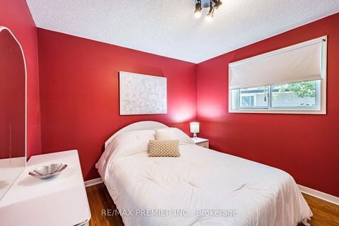 Photo 12 at 5 Valois Court, Beaumonde Heights, Toronto