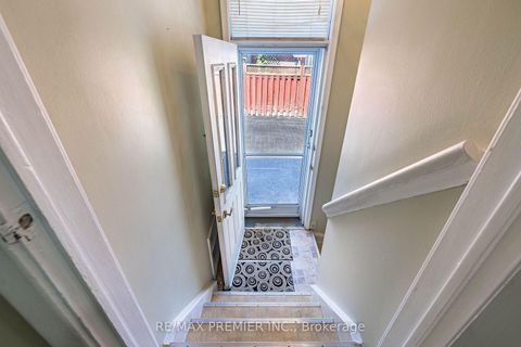 Photo 14 at 5 Valois Court, Beaumonde Heights, Toronto