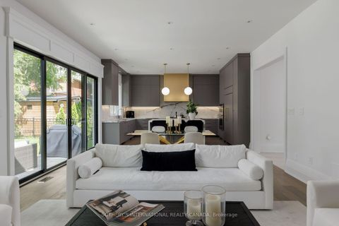 Photo 10 at 2B Fairway Road, Rosethorn, Toronto