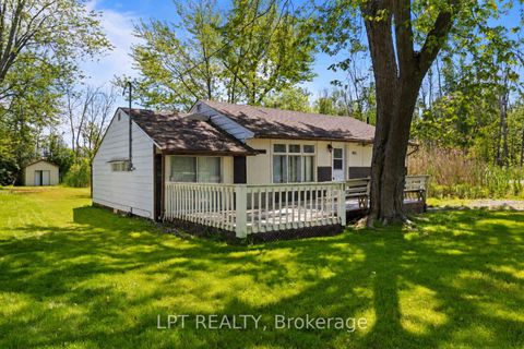 Photo 3 at 815 Paradise Drive, Historic Lakeshore Communities, Georgina