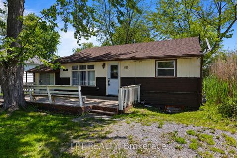 Photo 4 at 815 Paradise Drive, Historic Lakeshore Communities, Georgina