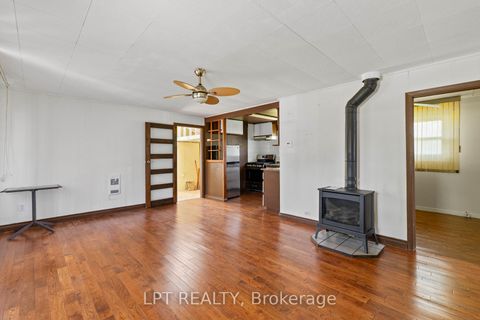 Photo 8 at 815 Paradise Drive, Historic Lakeshore Communities, Georgina