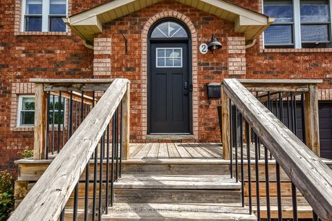 Photo 4 at 2 Hewitt Place, Georgian Drive, Barrie