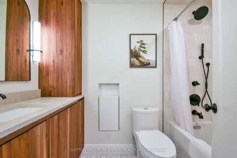 Photo 18 at 2 Hewitt Place, Georgian Drive, Barrie