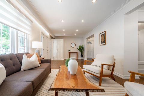 Photo 6 at 6 Donna Court, Newtonbrook East, Toronto