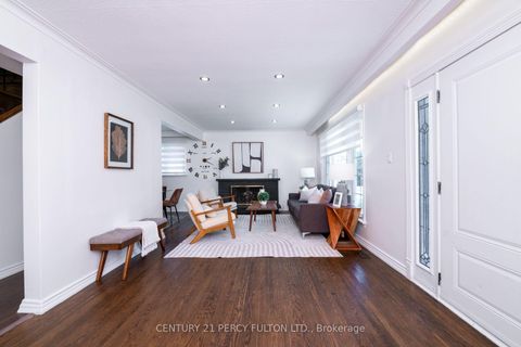 Photo 9 at 6 Donna Court, Newtonbrook East, Toronto