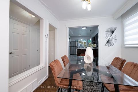 Photo 10 at 6 Donna Court, Newtonbrook East, Toronto
