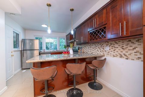 Photo 12 at 6 Donna Court, Newtonbrook East, Toronto