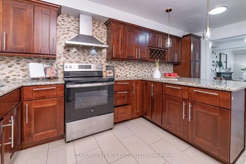 Photo 13 at 6 Donna Court, Newtonbrook East, Toronto
