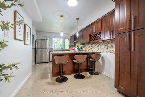 Photo 14 at 6 Donna Court, Newtonbrook East, Toronto