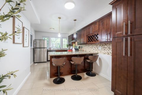 Photo 15 at 6 Donna Court, Newtonbrook East, Toronto