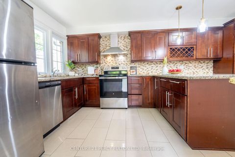 Photo 16 at 6 Donna Court, Newtonbrook East, Toronto