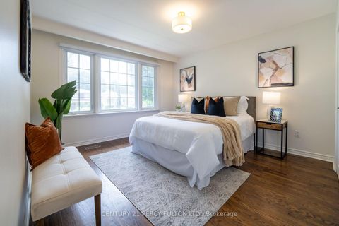 Photo 18 at 6 Donna Court, Newtonbrook East, Toronto