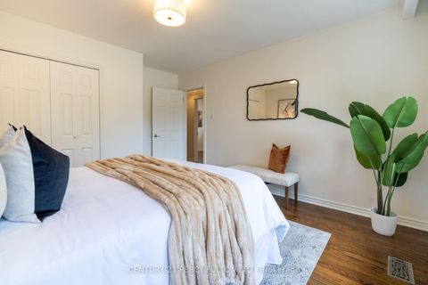 Photo 20 at 6 Donna Court, Newtonbrook East, Toronto