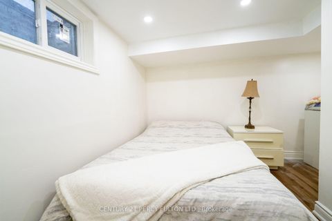 Photo 35 at 6 Donna Court, Newtonbrook East, Toronto