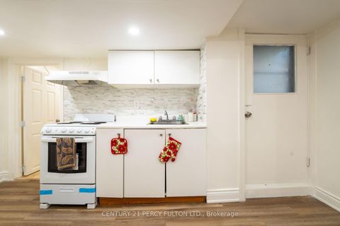 Photo 38 at 6 Donna Court, Newtonbrook East, Toronto