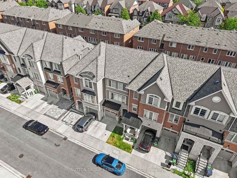 Photo 1 at 11 Fusilier Drive, Birchmount, Toronto