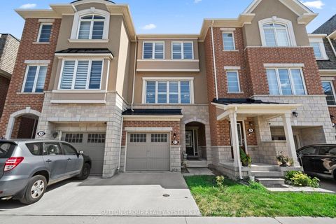 Photo 2 at 11 Fusilier Drive, Birchmount, Toronto