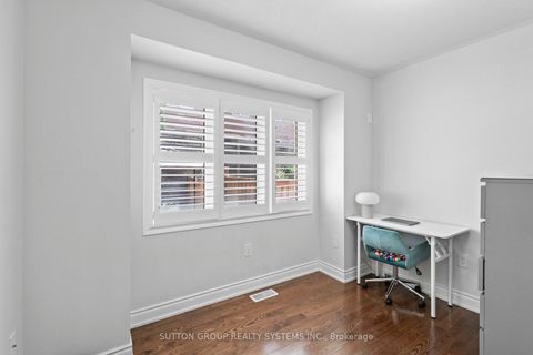 Photo 6 at 11 Fusilier Drive, Birchmount, Toronto