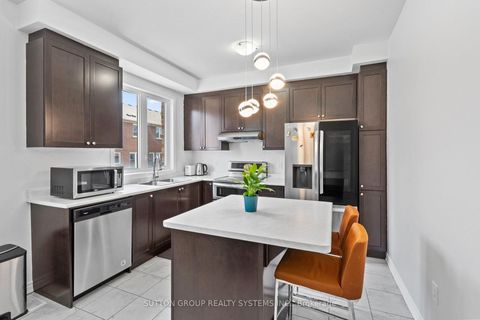 Photo 11 at 11 Fusilier Drive, Birchmount, Toronto