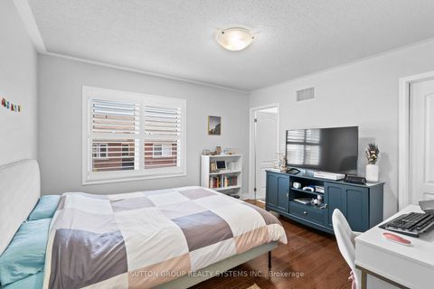 Photo 15 at 11 Fusilier Drive, Birchmount, Toronto