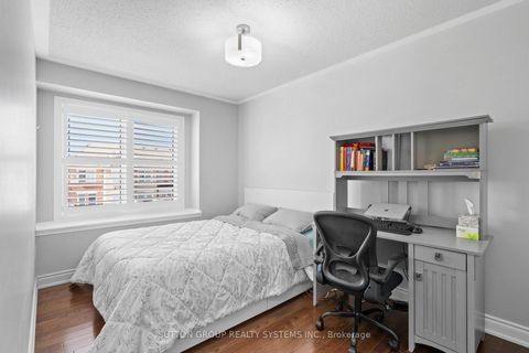 Photo 19 at 11 Fusilier Drive, Birchmount, Toronto