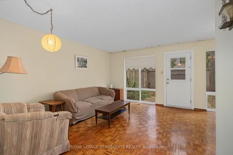 Photo 4 at 18 - 11 Four Winds Drive, York University Heights, Toronto