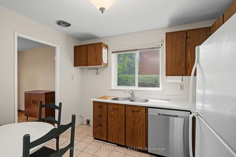 Photo 11 at 18 - 11 Four Winds Drive, York University Heights, Toronto