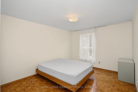 Photo 13 at 18 - 11 Four Winds Drive, York University Heights, Toronto