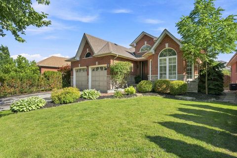 Photo 2 at 15 Ivygreen Road, Historic Lakeshore Communities, Georgina