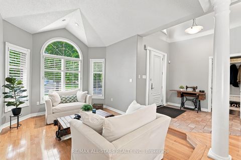 Photo 7 at 15 Ivygreen Road, Historic Lakeshore Communities, Georgina