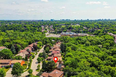 Photo 2 at 20 Saddletree Drive, Steeles, Toronto