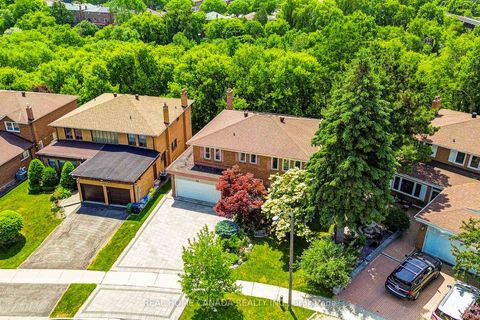 Photo 3 at 20 Saddletree Drive, Steeles, Toronto