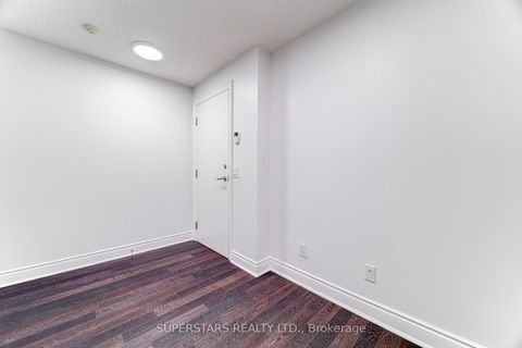 Photo 9 at 524 - 25 Greenview Avenue, Newtonbrook West, Toronto