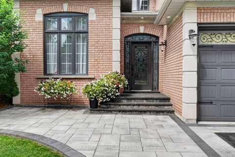 Photo 2 at 786 Exceller Circle, Wyndham, Newmarket