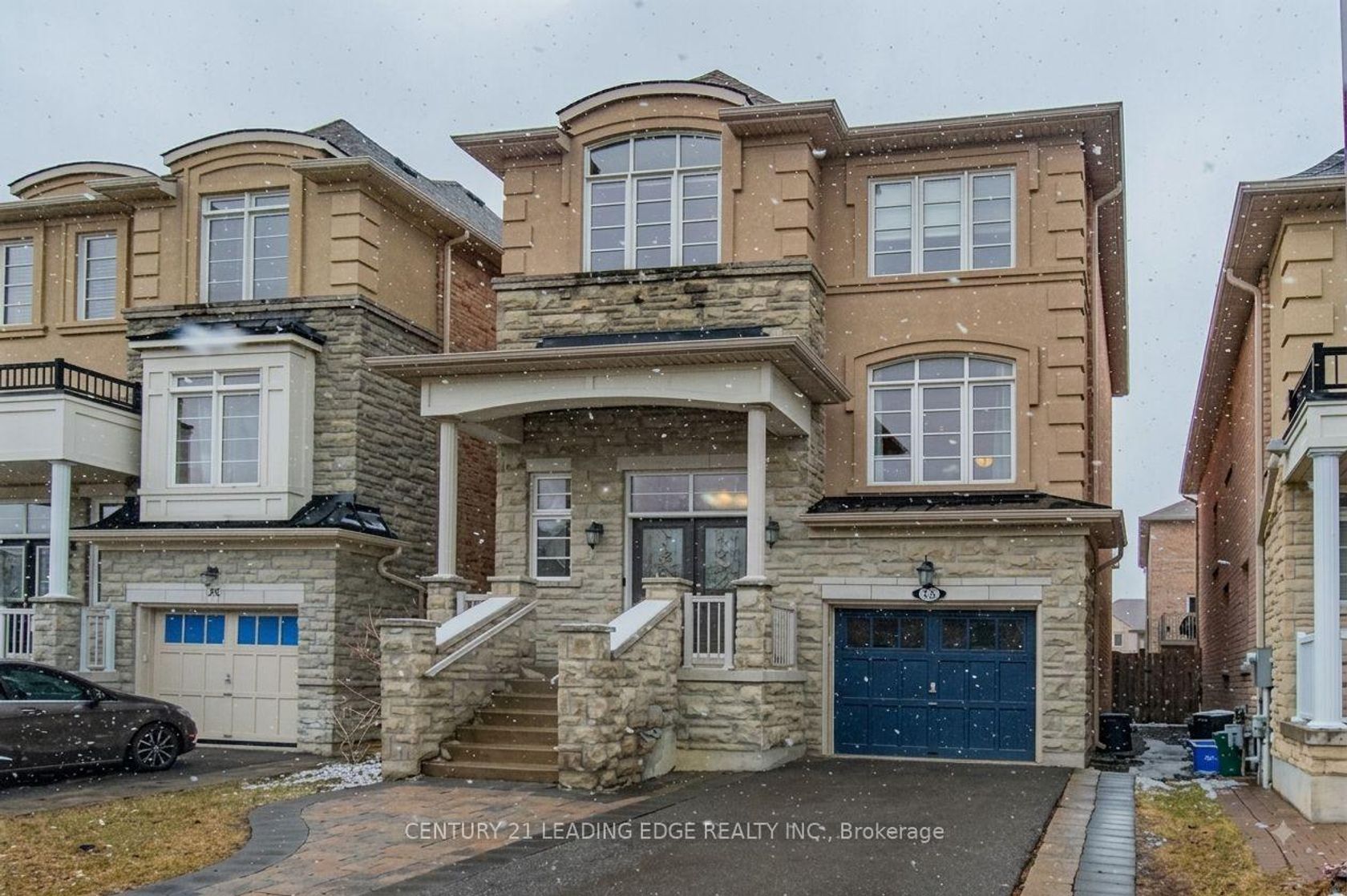 28 Asner Avenue, Patterson, Vaughan photo number 2