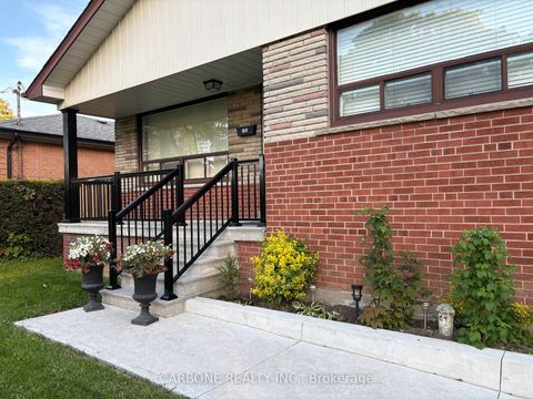 Photo 2 at 105 Hallsport Crescent, CFB, Toronto