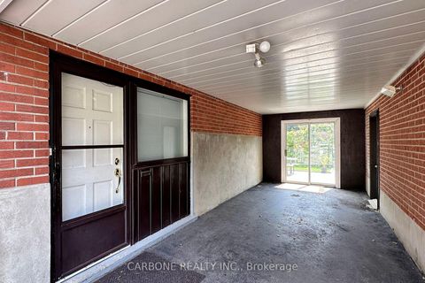 Photo 3 at 105 Hallsport Crescent, CFB, Toronto