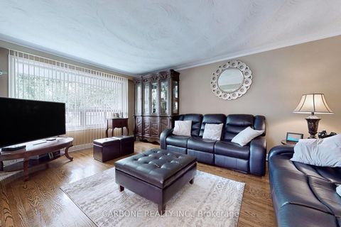 Photo 4 at 105 Hallsport Crescent, CFB, Toronto