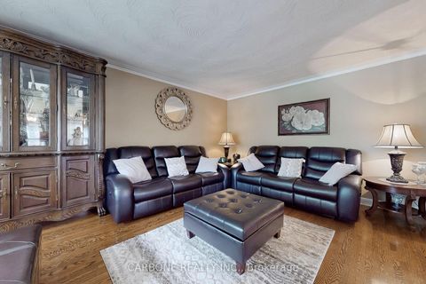 Photo 6 at 105 Hallsport Crescent, CFB, Toronto