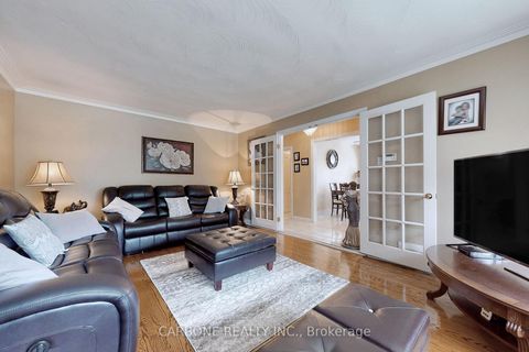 Photo 7 at 105 Hallsport Crescent, CFB, Toronto