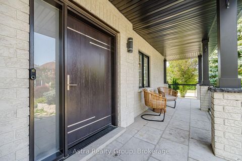 Photo 5 at 162 Corner Brook Crescent, Vellore Village, Vaughan